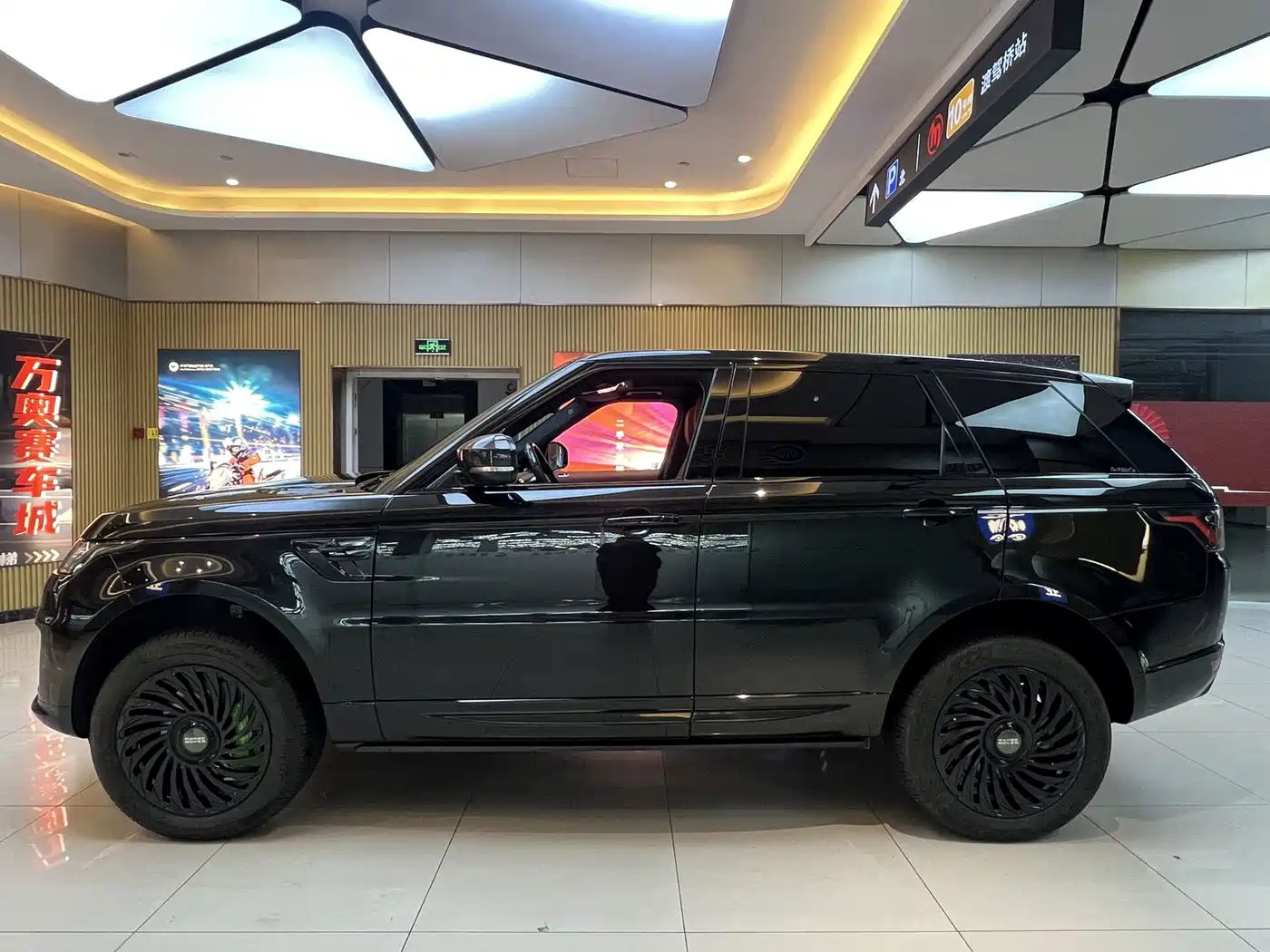 Land Rover Range Rover Sport PHEV 2018 Model P400e фото 16