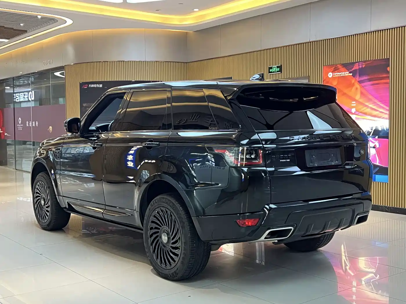 Land Rover Range Rover Sport PHEV 2018 Model P400e фото 14
