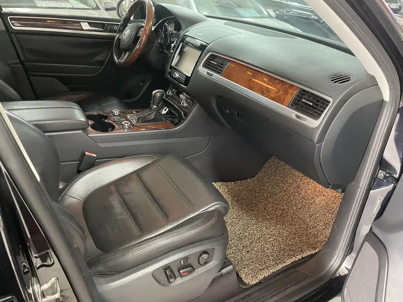 Фото 7 - Volkswagen Touareg
