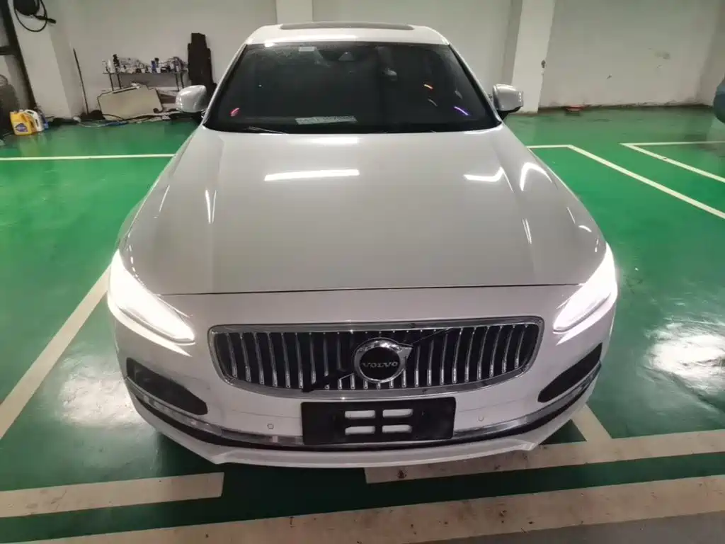 Photo 3 - Volvo S90