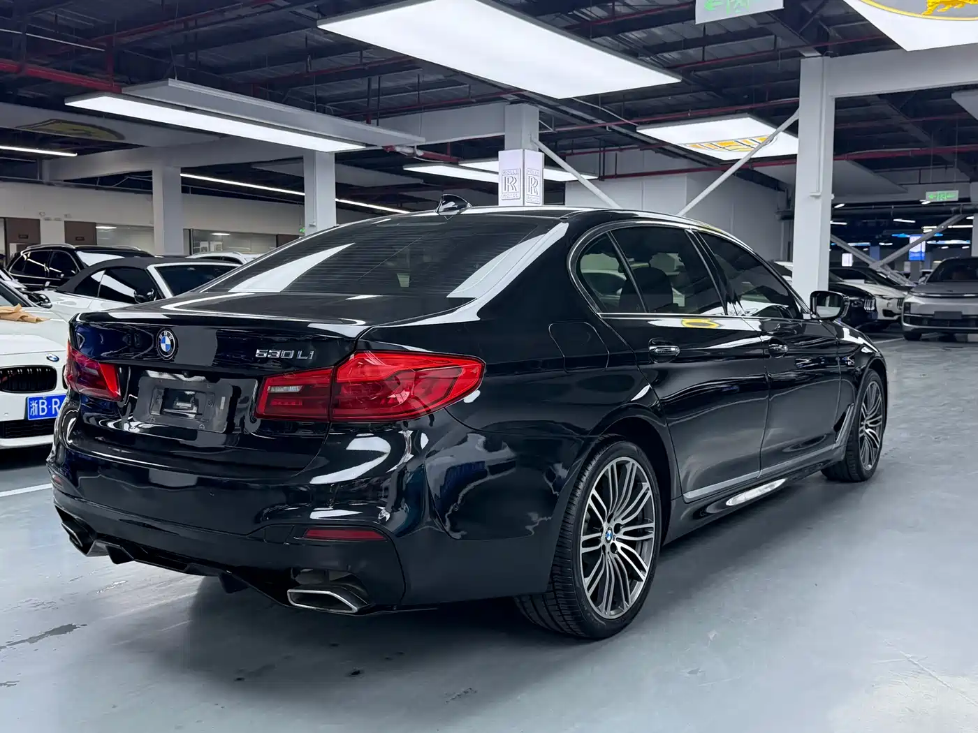 BMW 5 Series 2018 530Li Leading M Sport Package фото 18