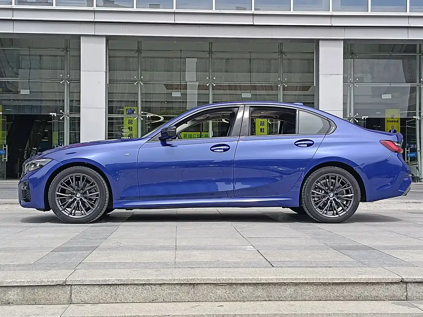BMW 3 Series 2021 330i M Sport Night Edition фото 5