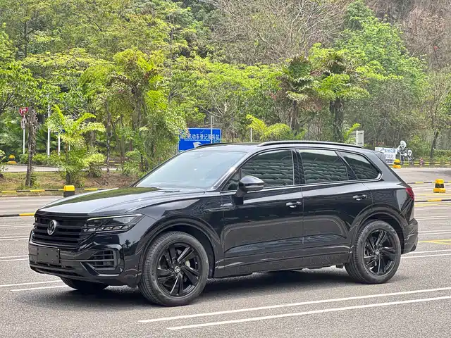 Volkswagen Touareg 2021 3.0TSI Sharp Edition with Gloss Black Sports Package