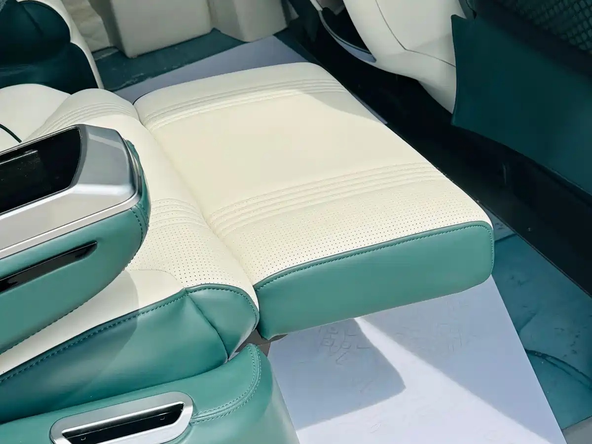 Mercedes-Benz Vito 2023 2.0T Elite 7-Seater фото 33