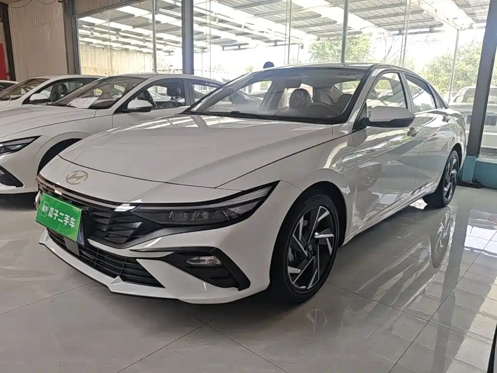 Photo 1 - Hyundai Elantra