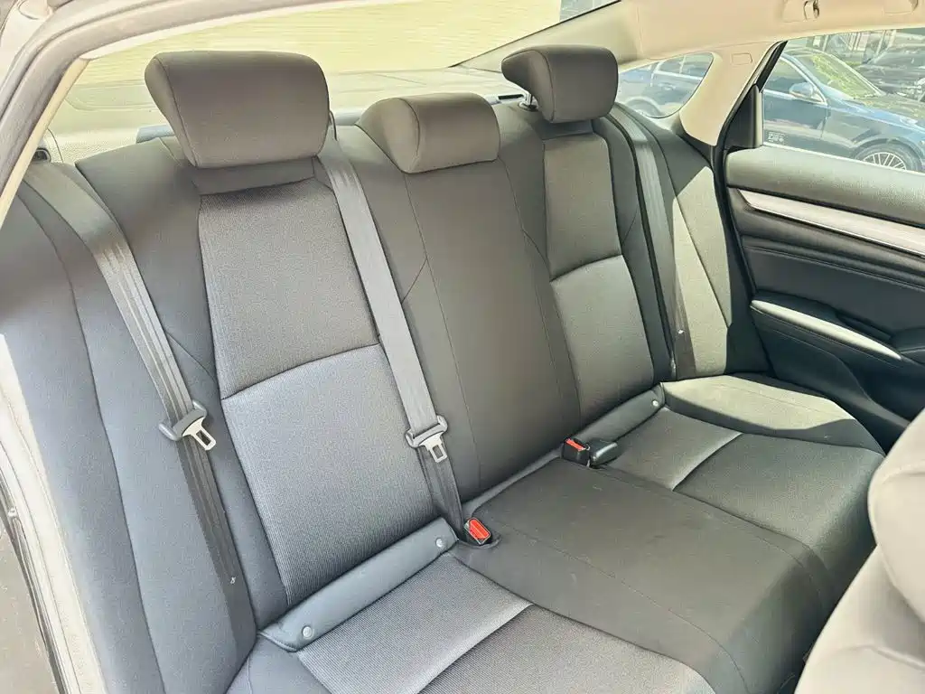 Photo 8 - Honda Accord