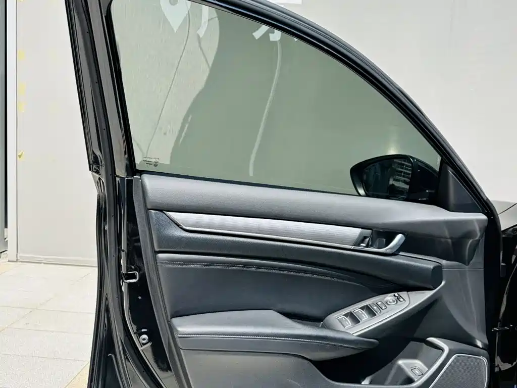 Photo 20 - Honda Accord