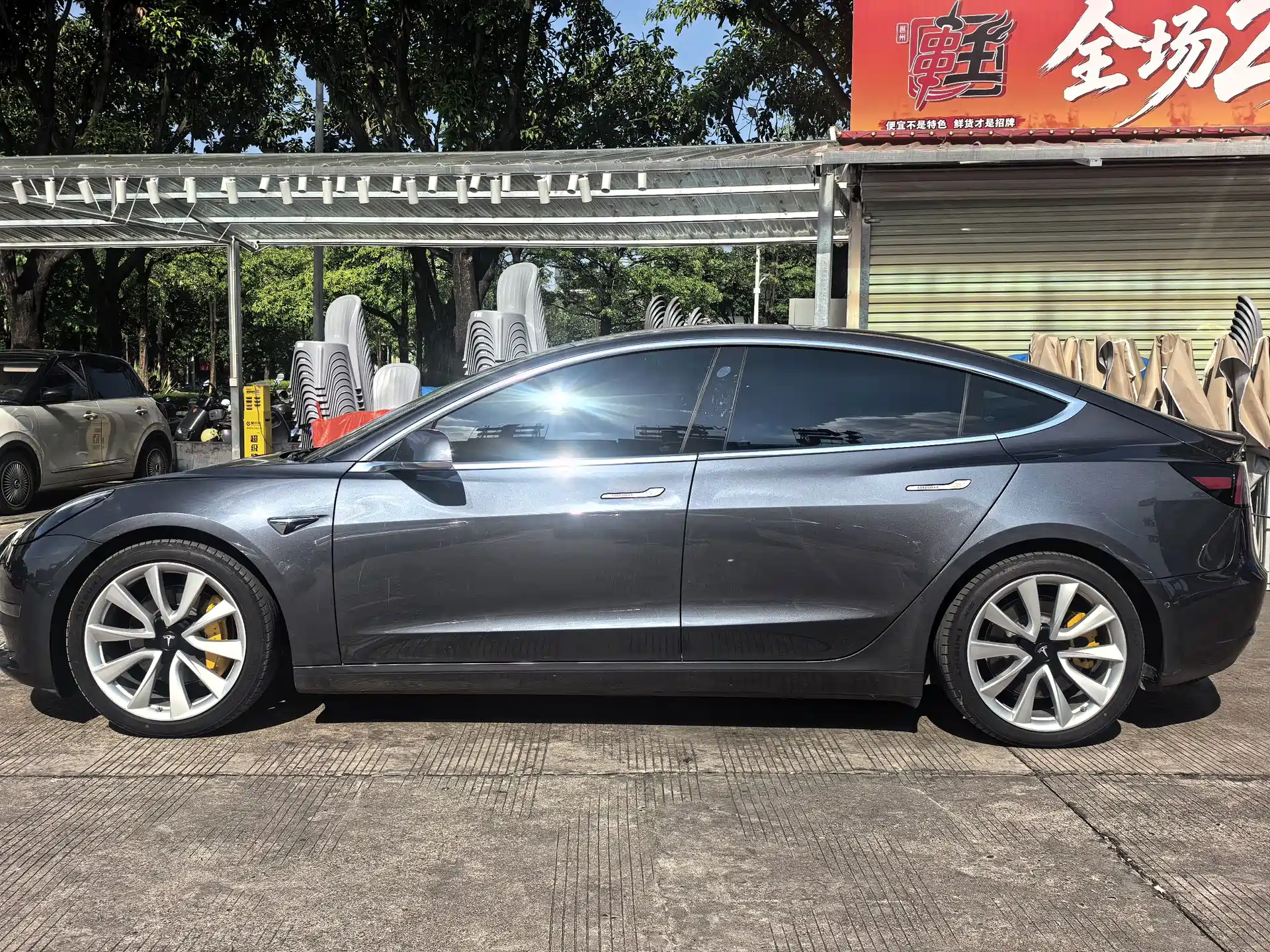 Фото 3 - Tesla Model 3