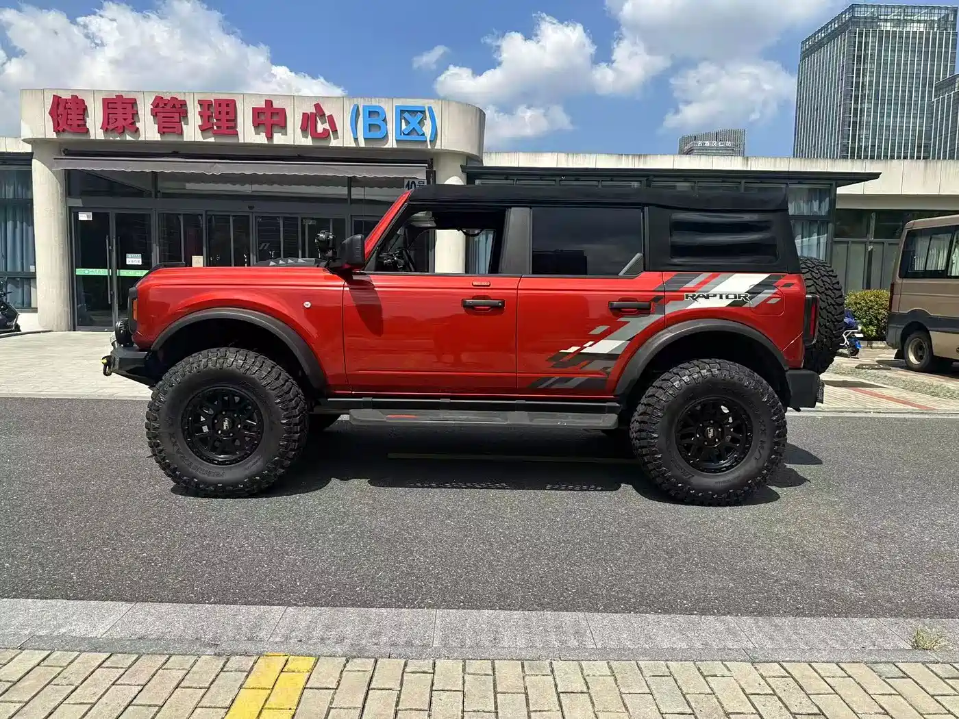Фото 4 - Ford Bronco