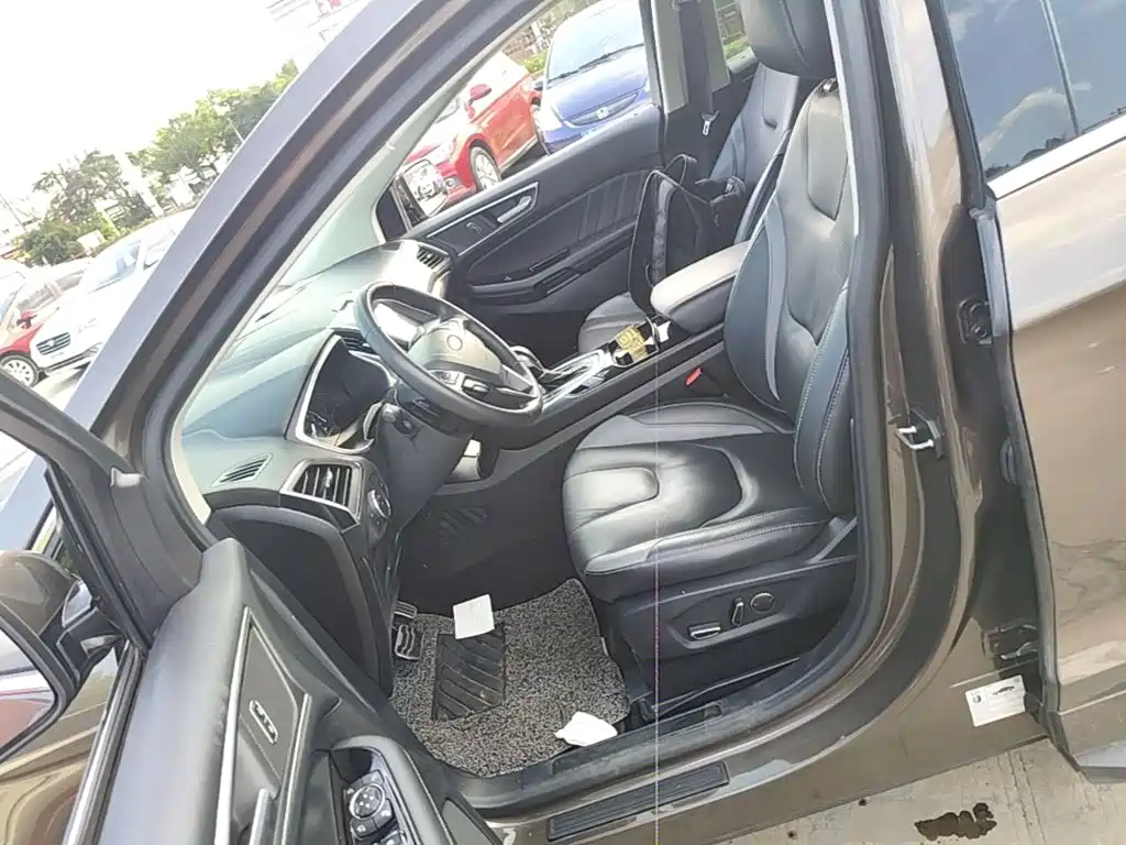 Фото 15 - Ford Edge