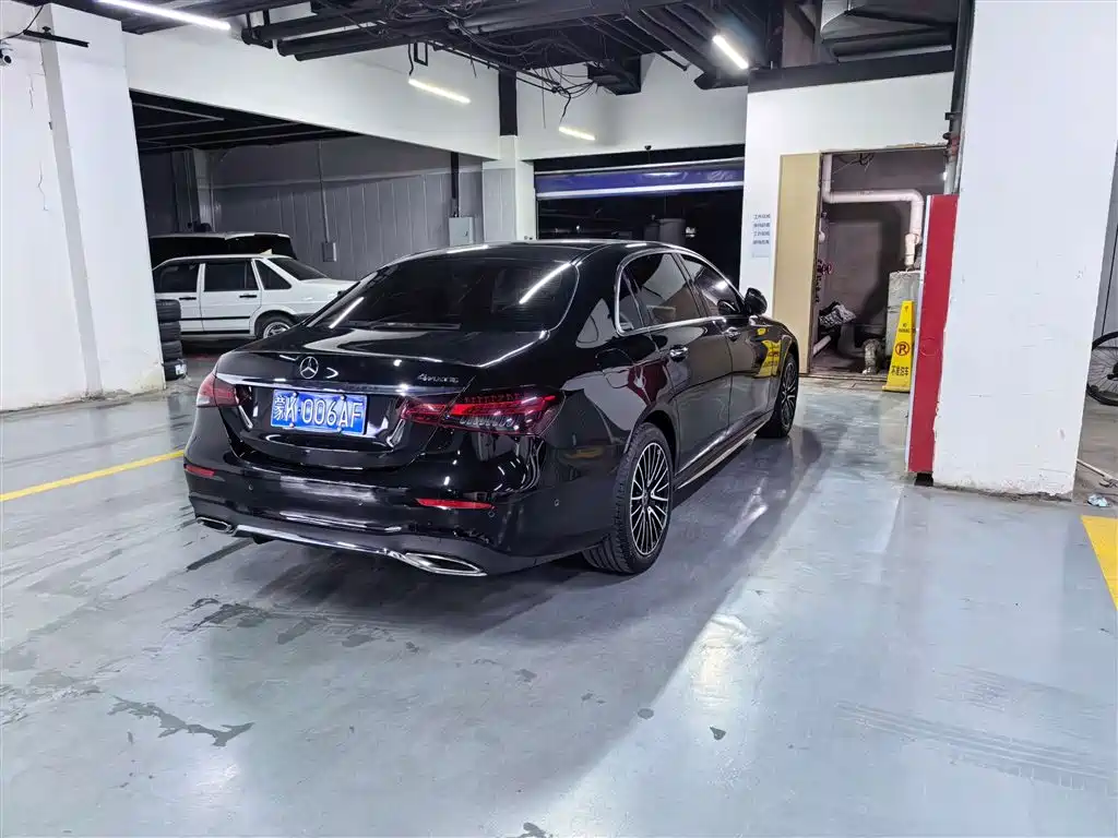 MERCEDES-BENZ E CLASS