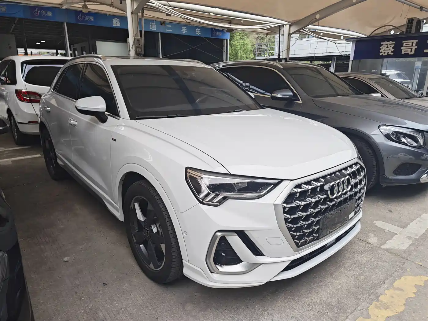 AUDI Q3