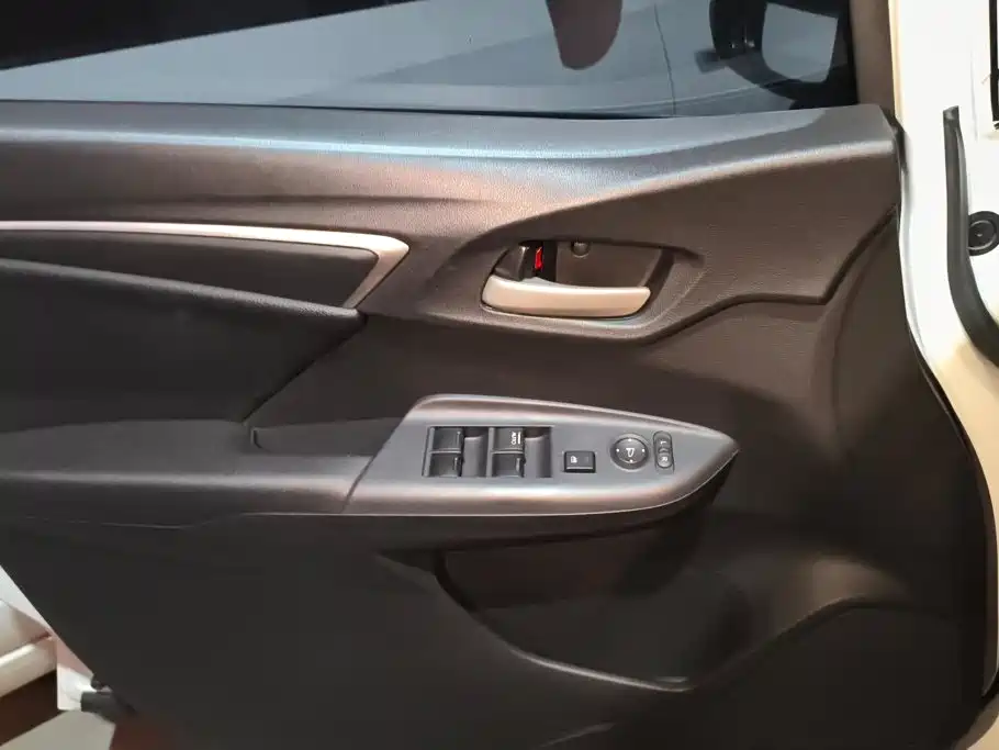 Фото 7 - Honda Fit