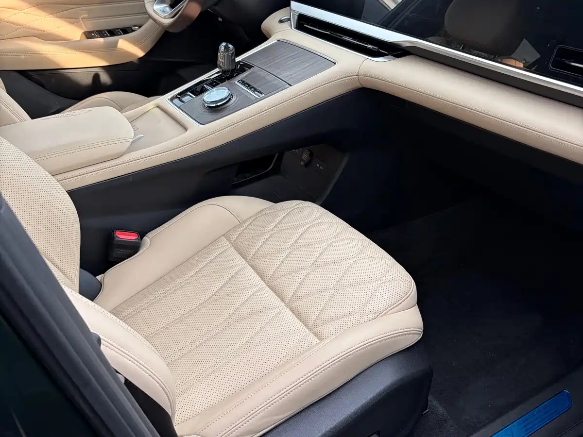 Фото 7 - Geely Monjaro