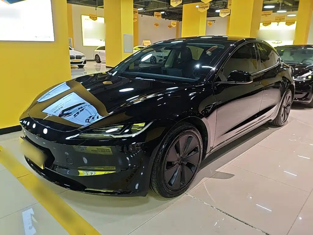 Фото 2 - Tesla Model 3