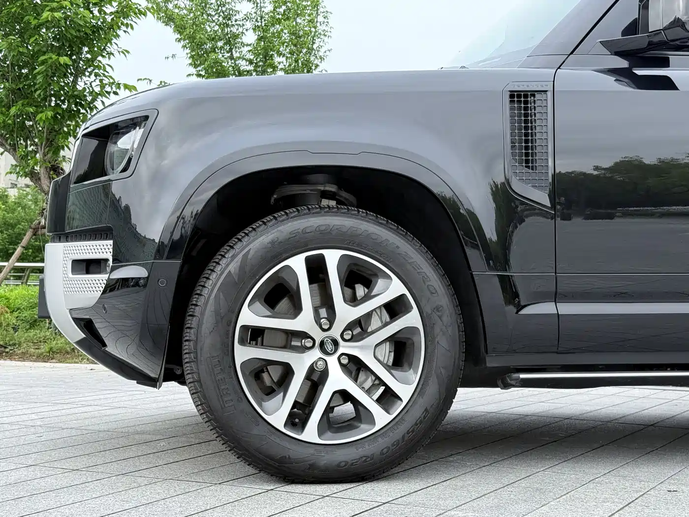 Land Rover Defender 2024 110 3.0T P400 XS фото 24