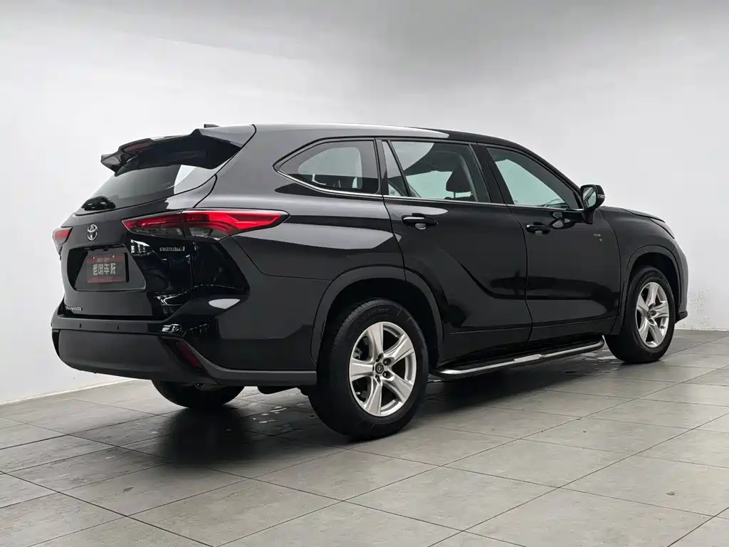Фото 2 - Toyota Highlander
