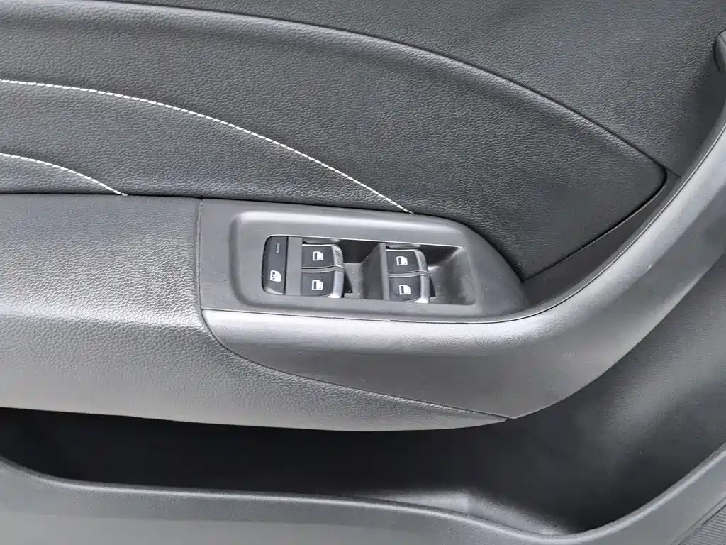 Фото 9 - Roewe i6