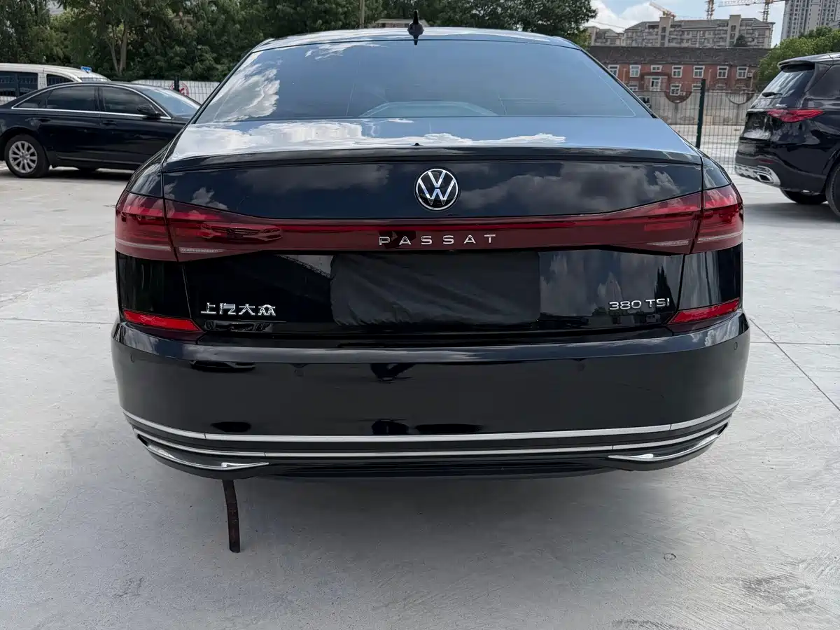 Фото 14 - Volkswagen Passat