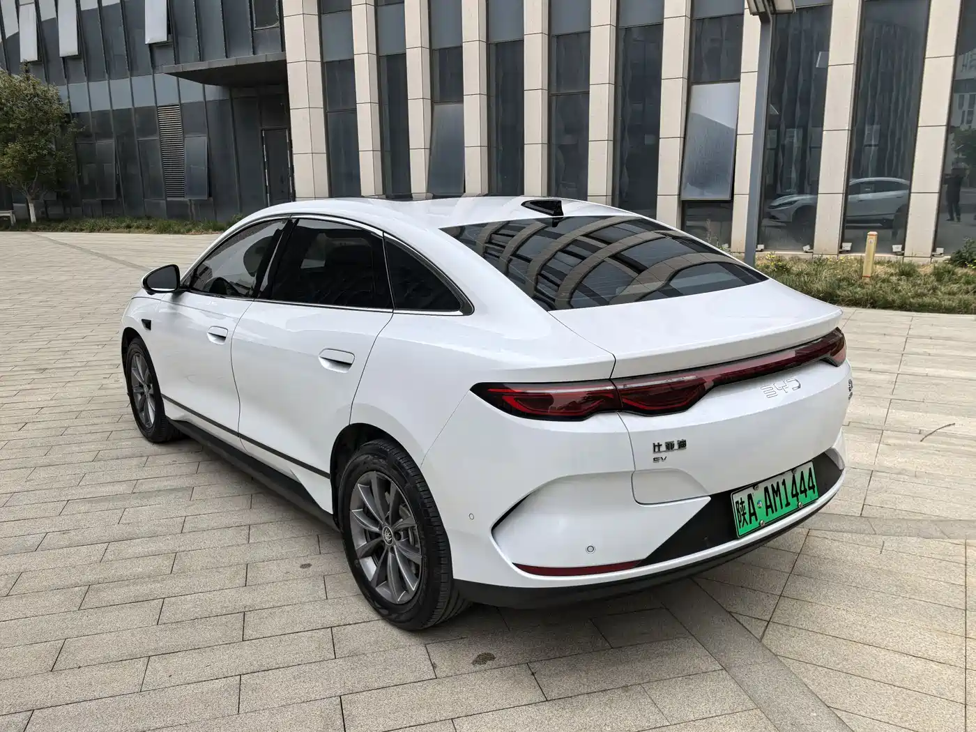 BYD QIN L