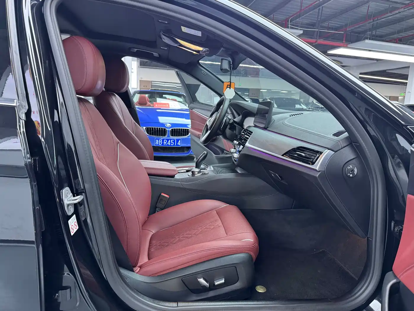 BMW 5 Series 2021 530Li Leading M Sport Package фото 16
