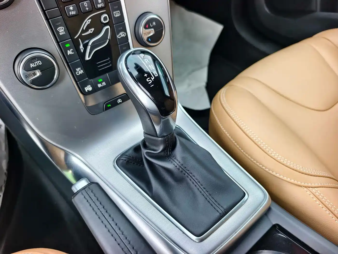 Volvo V40 2018 2018 T3 R-Design Edition