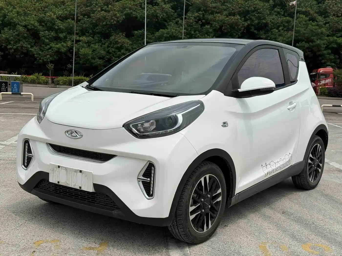 QQ New Energy Little Ant 2022 Facelift Sweet Edition Half Sugar LFP 30.7kWh 30kW 301km