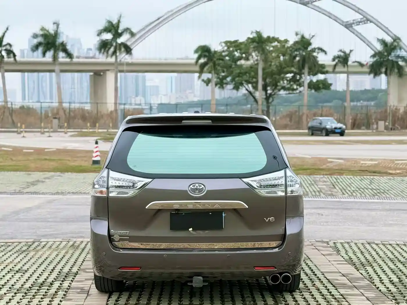 Toyota Sienna 2011 3.5L 2WD Automatic фото 5