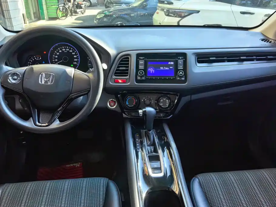 Фото 12 - Honda Vezel