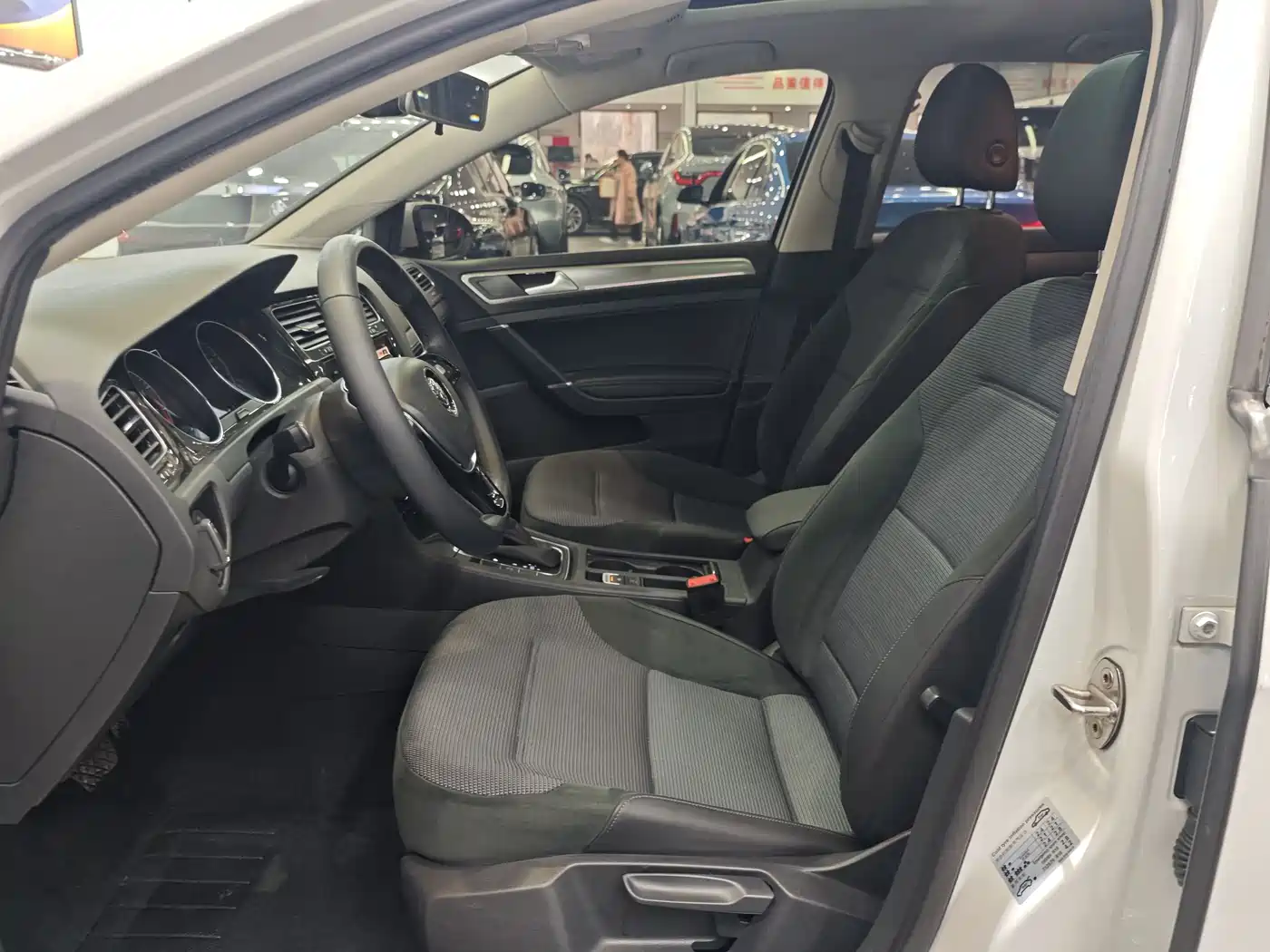 Volkswagen Golf 2020 280TSI DSG Comfort фото 11
