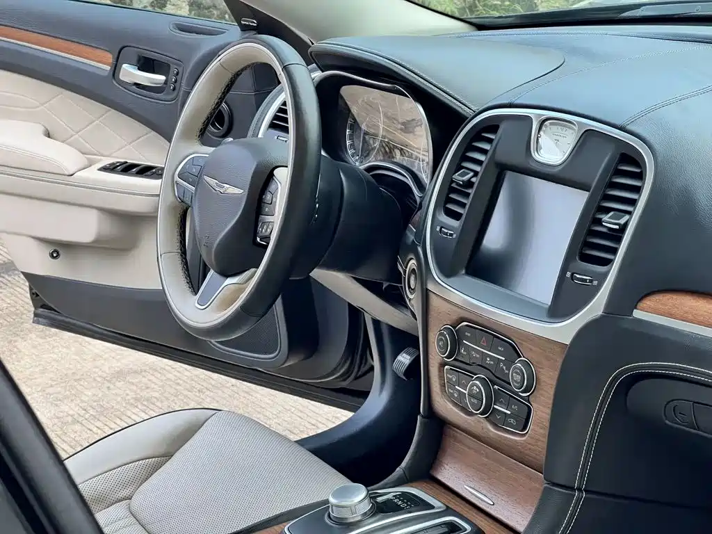 Chrysler 300C (Import) 2016 2016 3.0L Beyond Edition