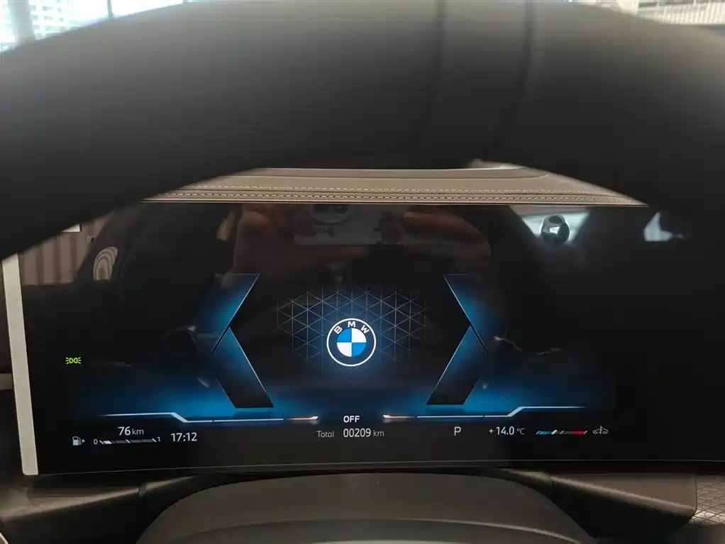 BMW 3 Series 2025 330i M Sport Night Edition фото 22