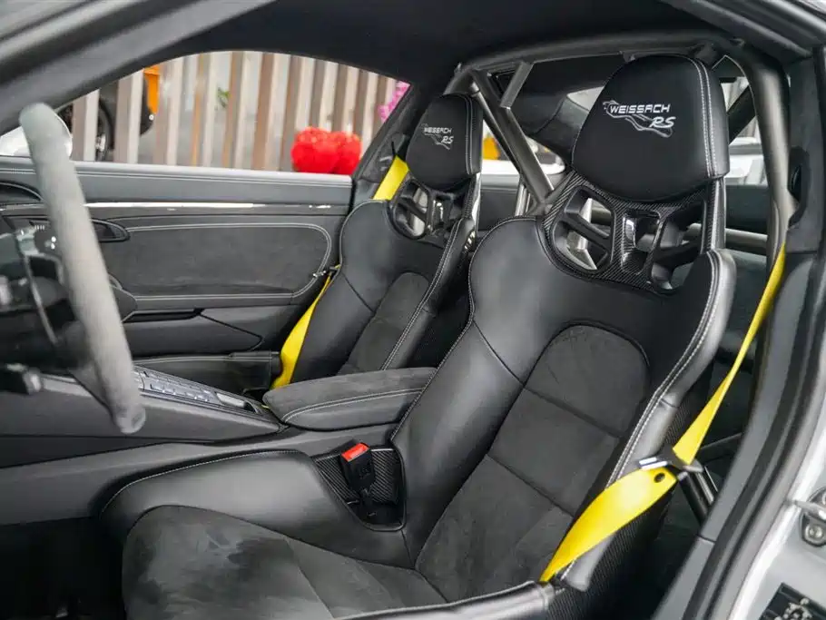Porsche 911 2018 GT2 RS 3.8T фото 3