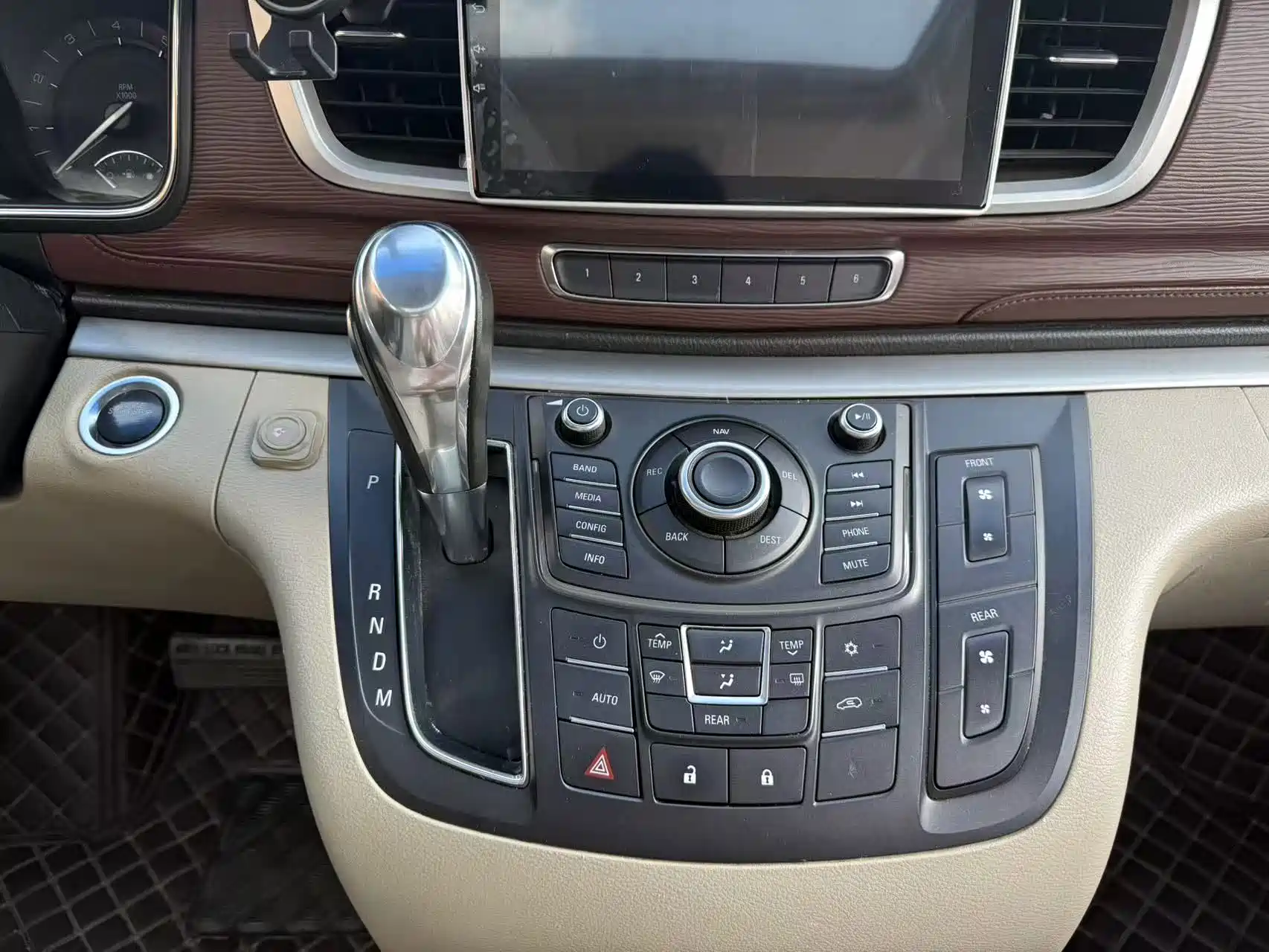 Фото 10 - Buick GL8