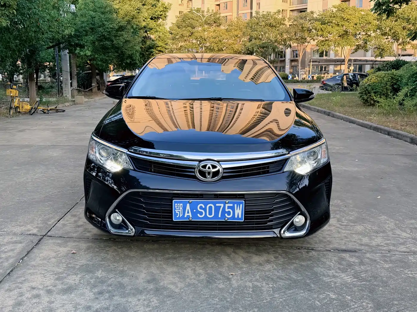 Photo 2 - Toyota Camry