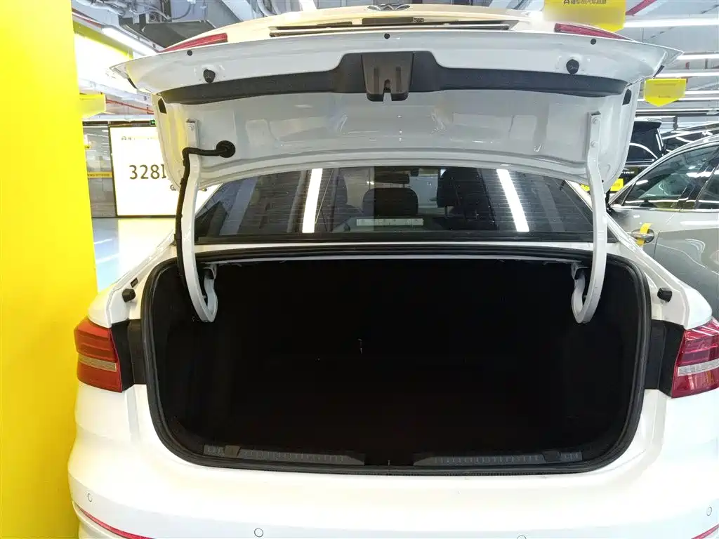 Volkswagen Lavida 2019 1.5L Automatic Comfort Edition China VI фото 15
