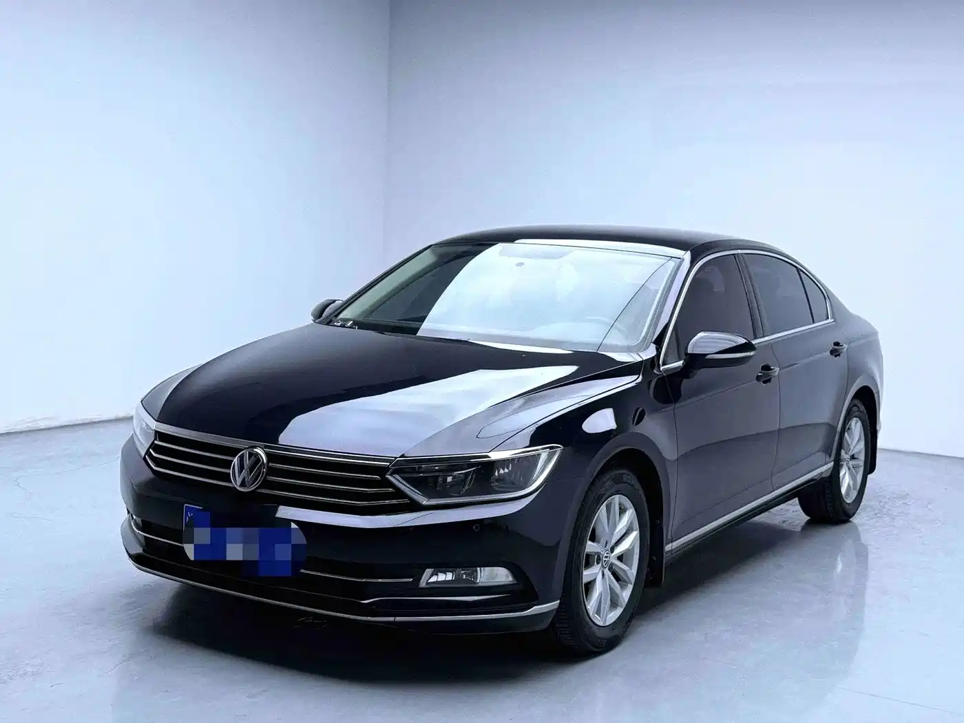 صورة 1 - Volkswagen Magotan