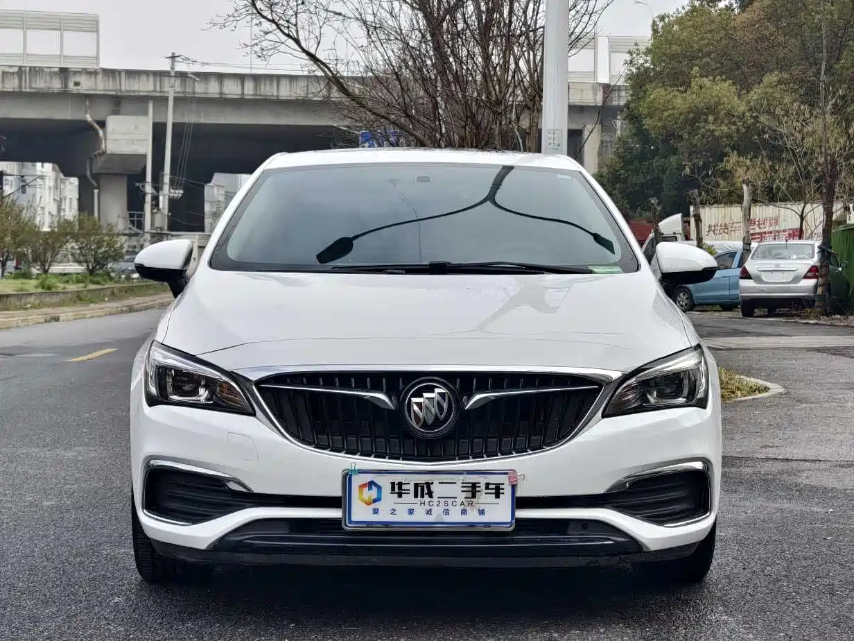 Buick Verano 2018 Sedan 20T Dual Clutch Leading фото 2