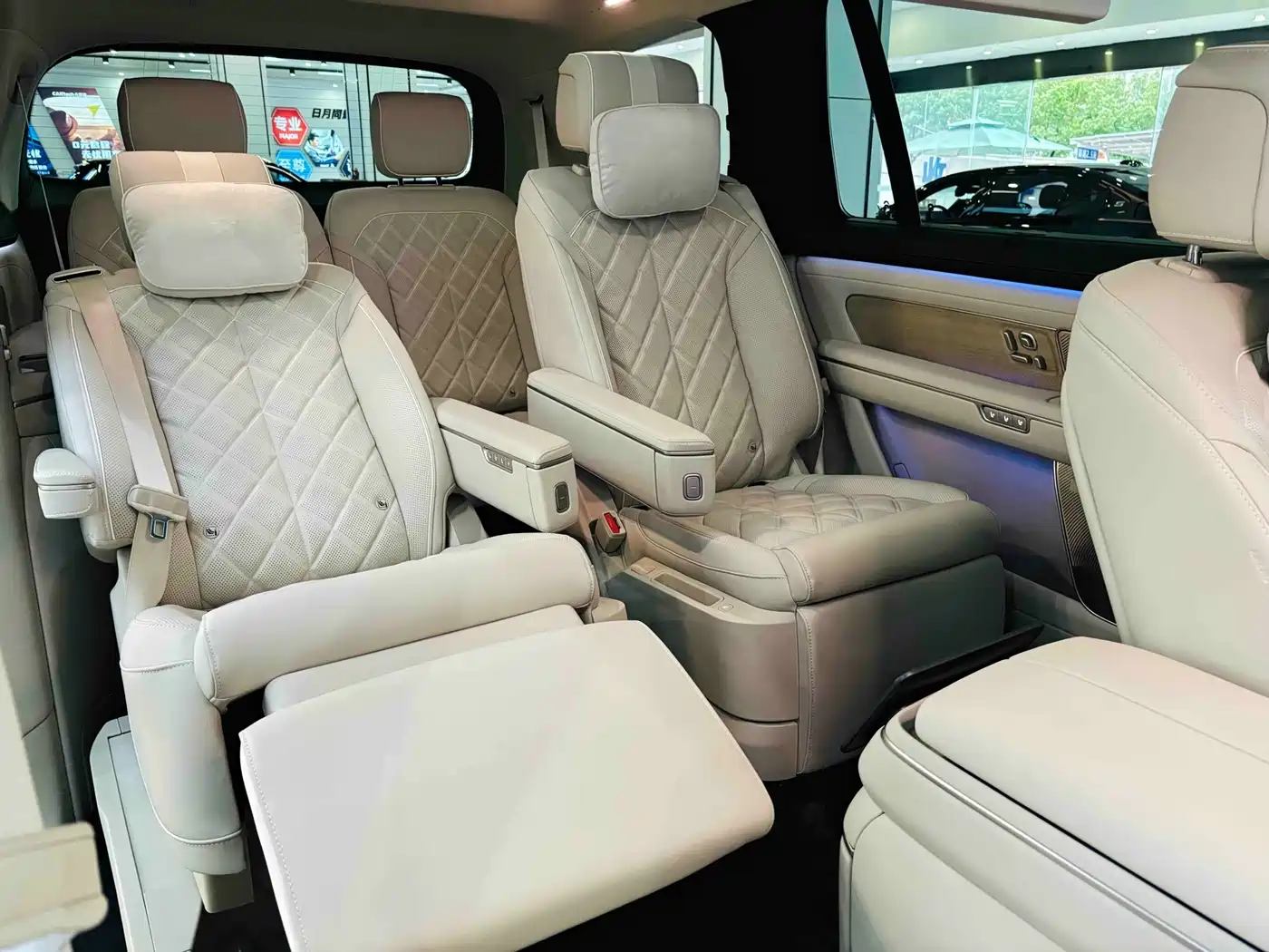 NIO ES8 2026 2025 Model 6-Seat Executive Luxury Edition