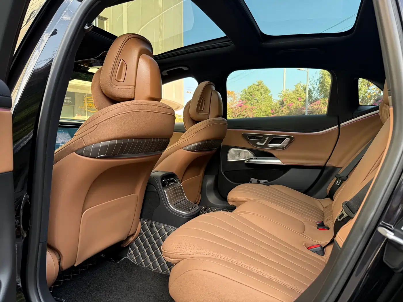 Mercedes-Benz E-Class 2024 Model E 300 L Luxury фото 10