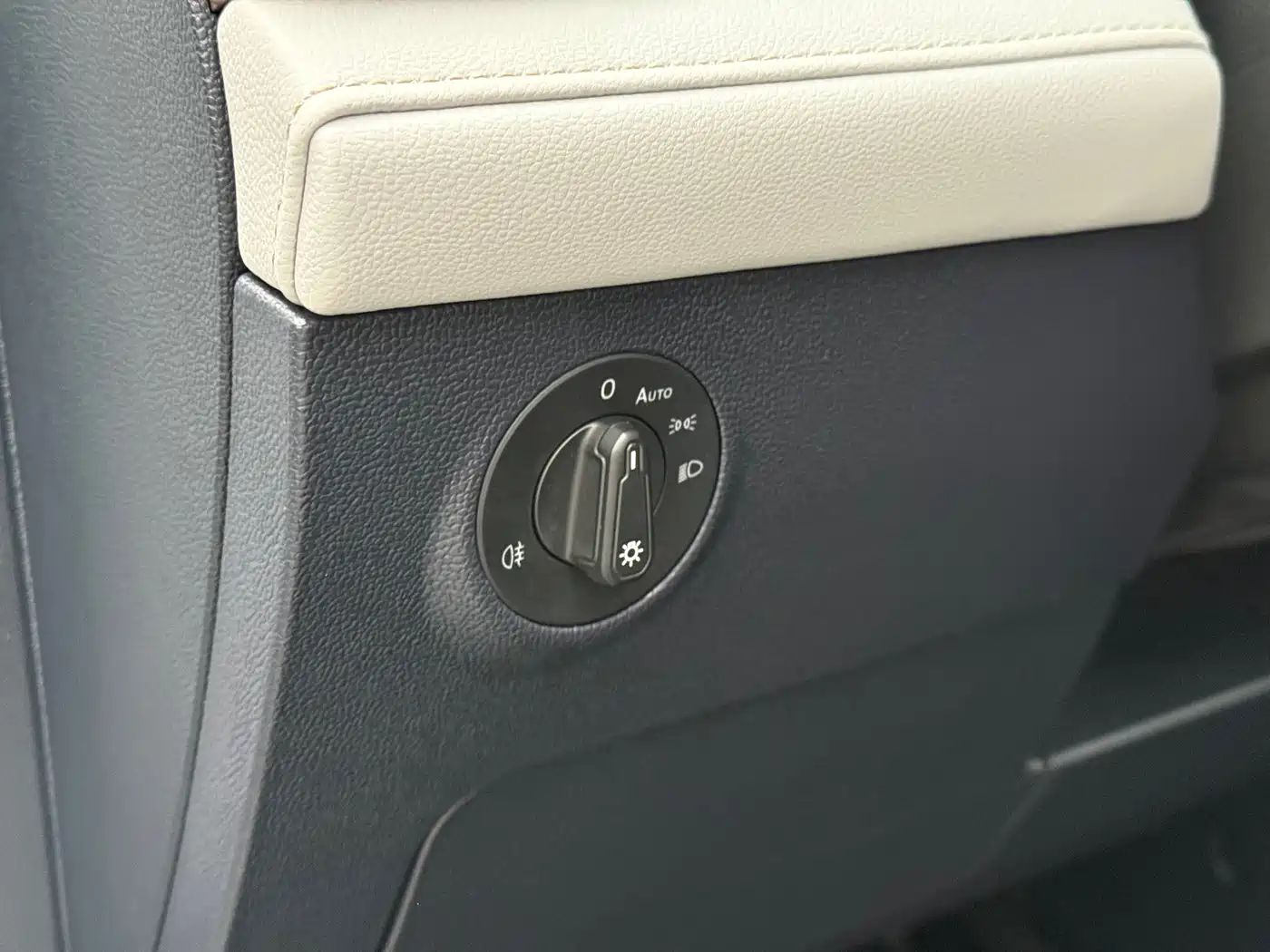 Volkswagen Tharu 2026 2025 Model 300TSI 2WD Bright Moon Edition