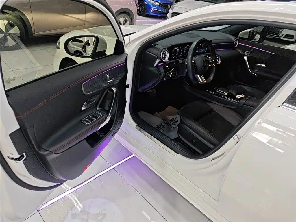 Mercedes-Benz A-Class 2024 A 200 L Fashion Edition фото 16