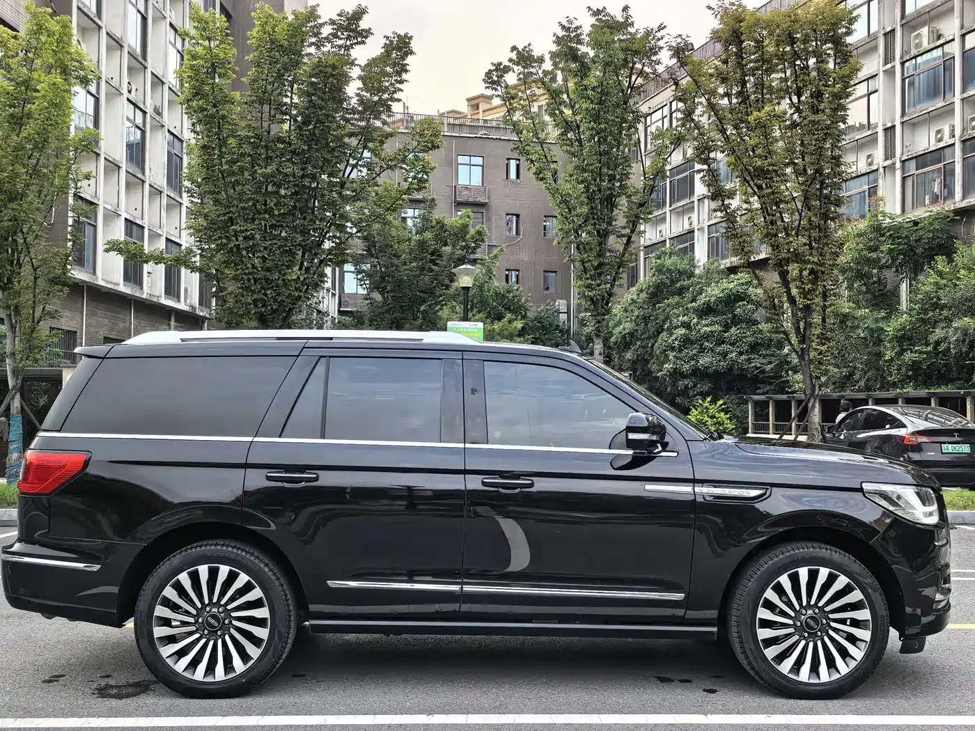 LINCOLN NAVIGATOR
