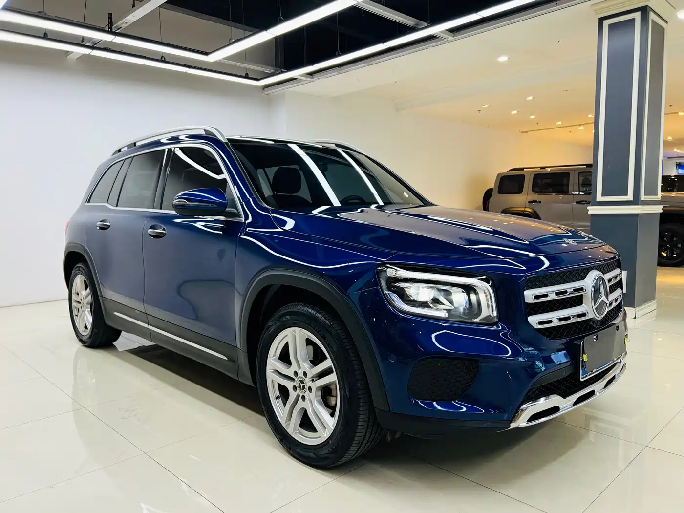 MERCEDES-BENZ GLB