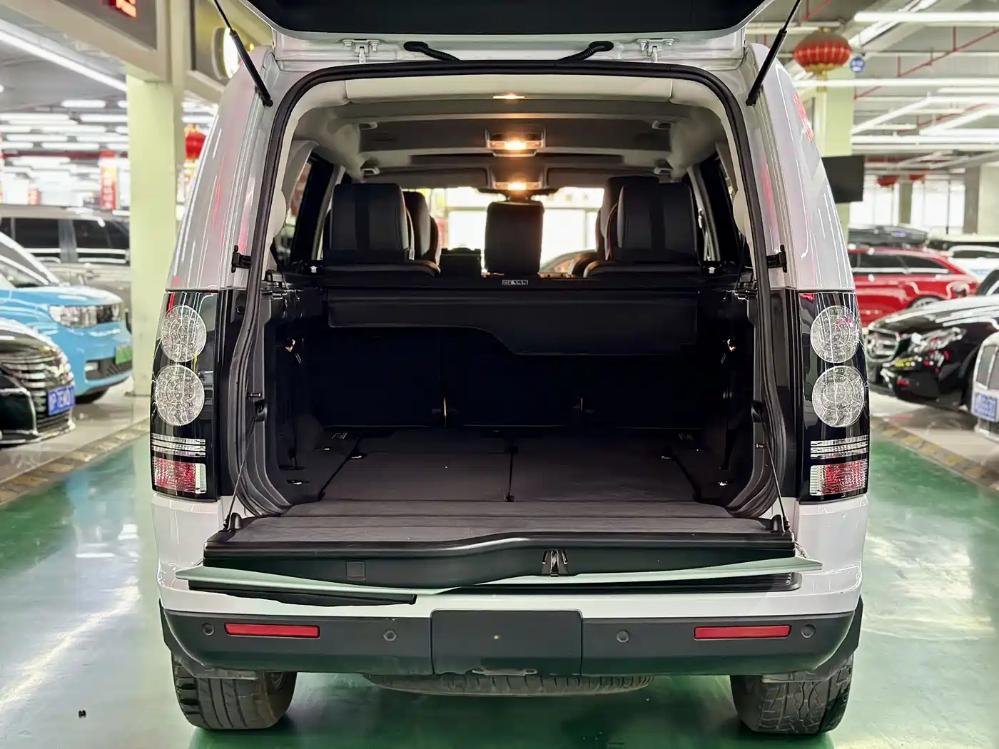 Land Rover Discovery 2016 3.0 SC V6 HSE фото 5