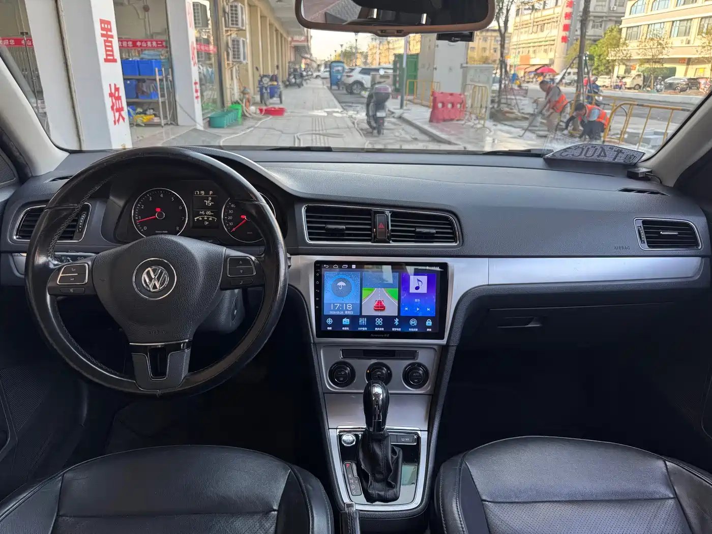 Volkswagen Lavida Tour 2013 1.6L Auto Luxury фото 3