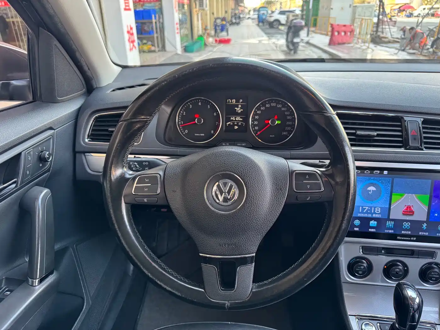 Volkswagen Lavida Tour 2013 1.6L Auto Luxury фото 6