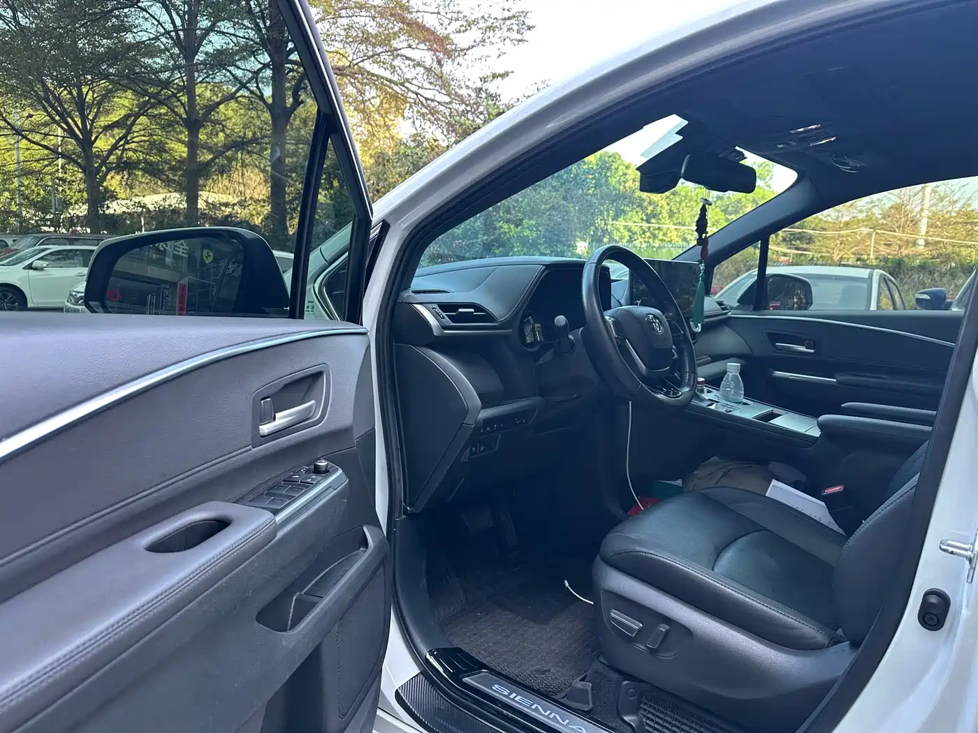 Toyota Sienna 2021 2.5L Hybrid Premium Edition фото 4