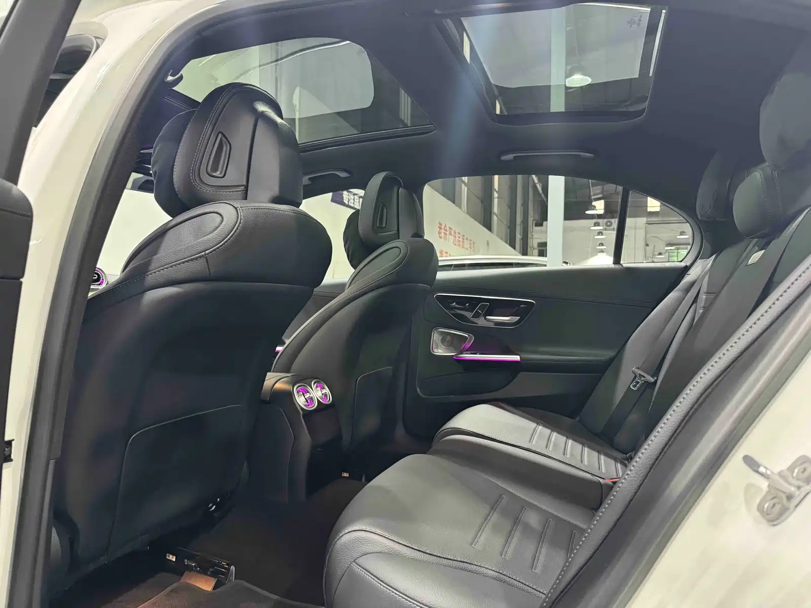 Photo 6 - Mercedes-Benz C-Class