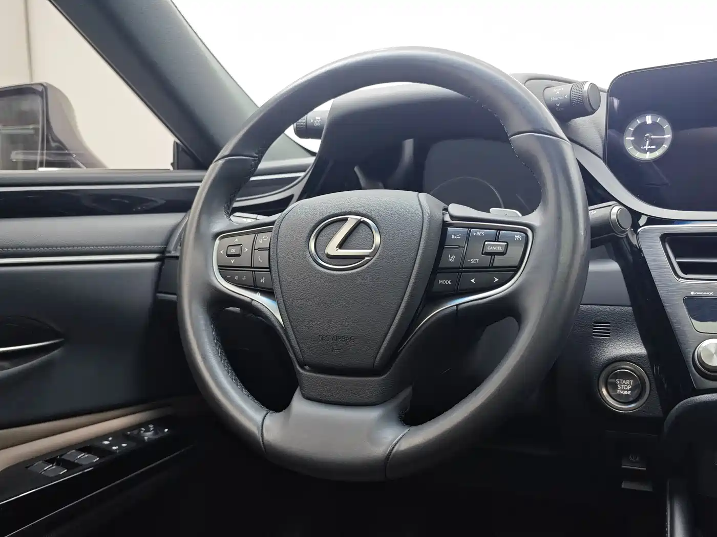 Lexus ES 2022 200 Excellence Edition фото 16